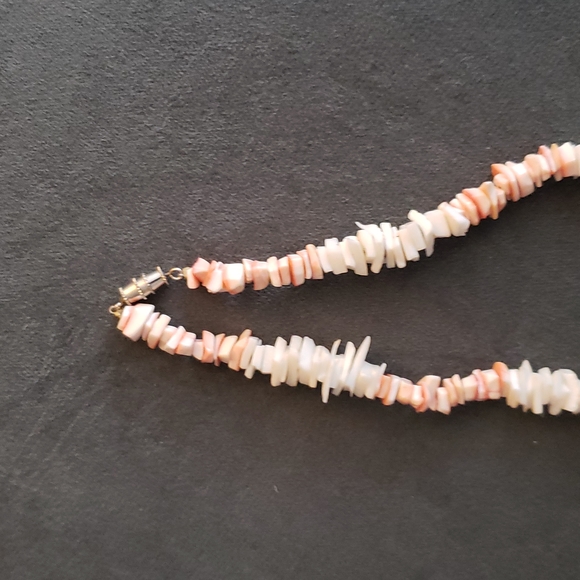 Shell necklace - Picture 3 of 3